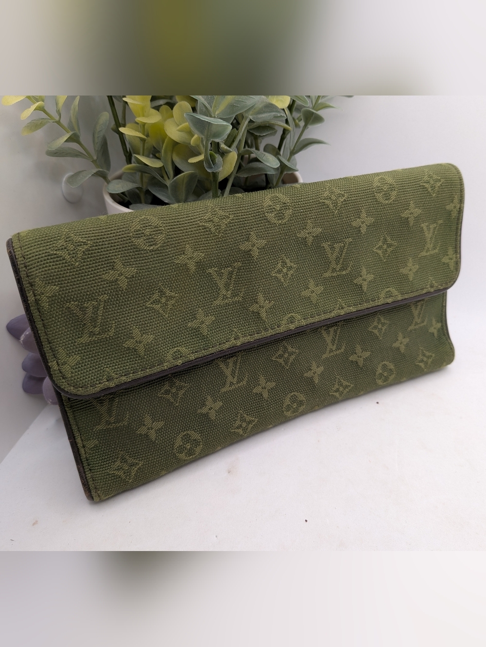 Louis Vuitton Monogram Mini Lin International Wallet - Kaki Green